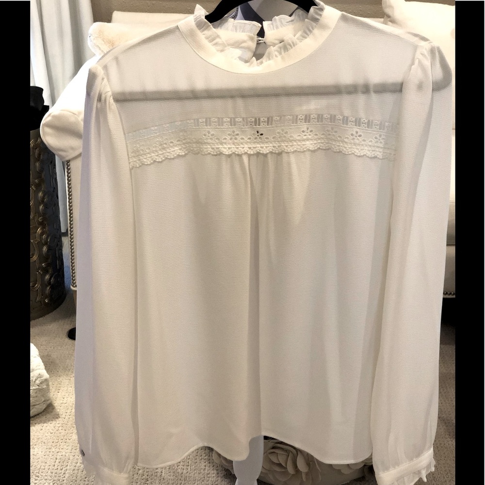 Exellent Condition, worn once, crème blouse. Size large. Purchased at Nordstrom